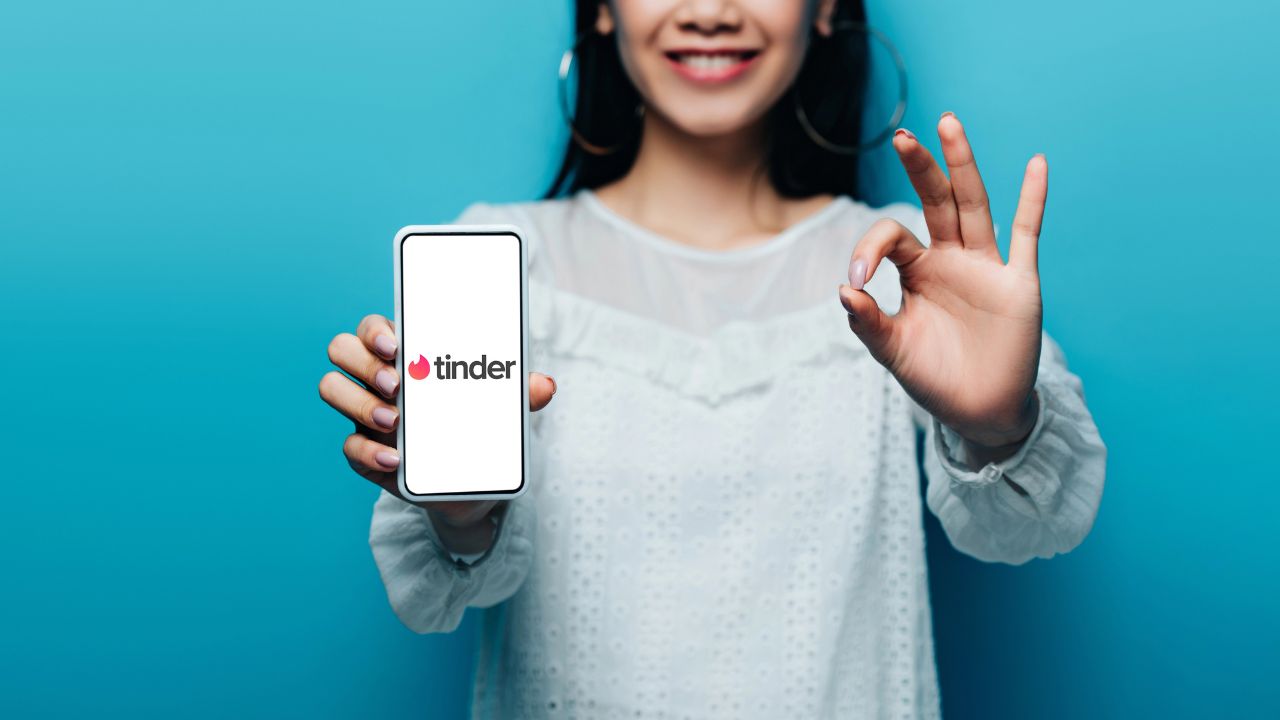 Sjekkereplikker til Tinder: Effektive åpningslinjer for digitale dater