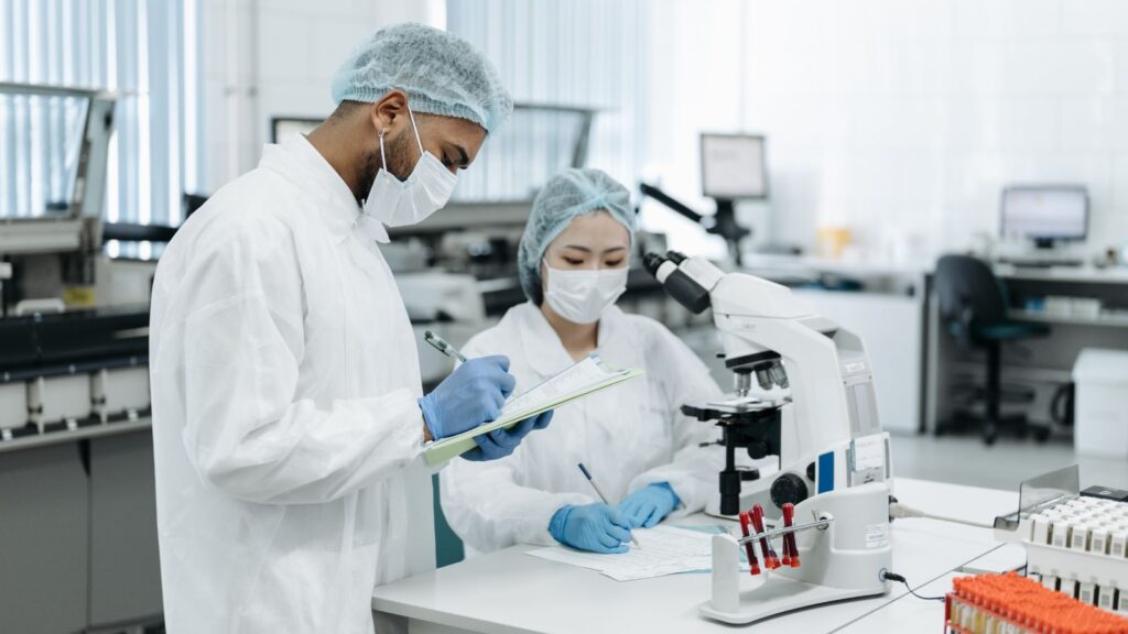 Medisinsk behandling av herpes genital i klinisk setting.